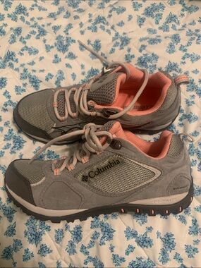 Columbia Access Point II Hiking Women's Grey and Coral Low-Top Trail Shoes